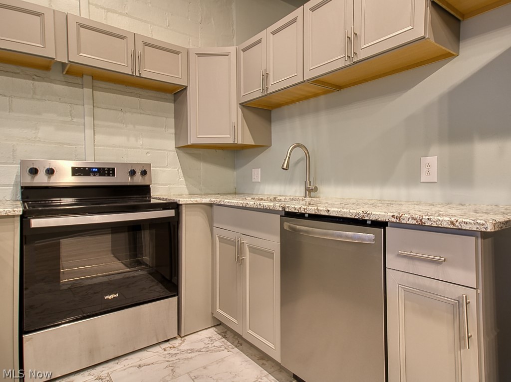 408 W Saint Clair Avenue Cleveland OH 44113