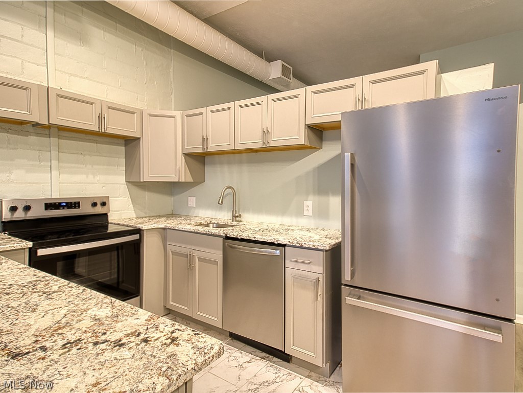 408 W Saint Clair Avenue Cleveland OH 44113