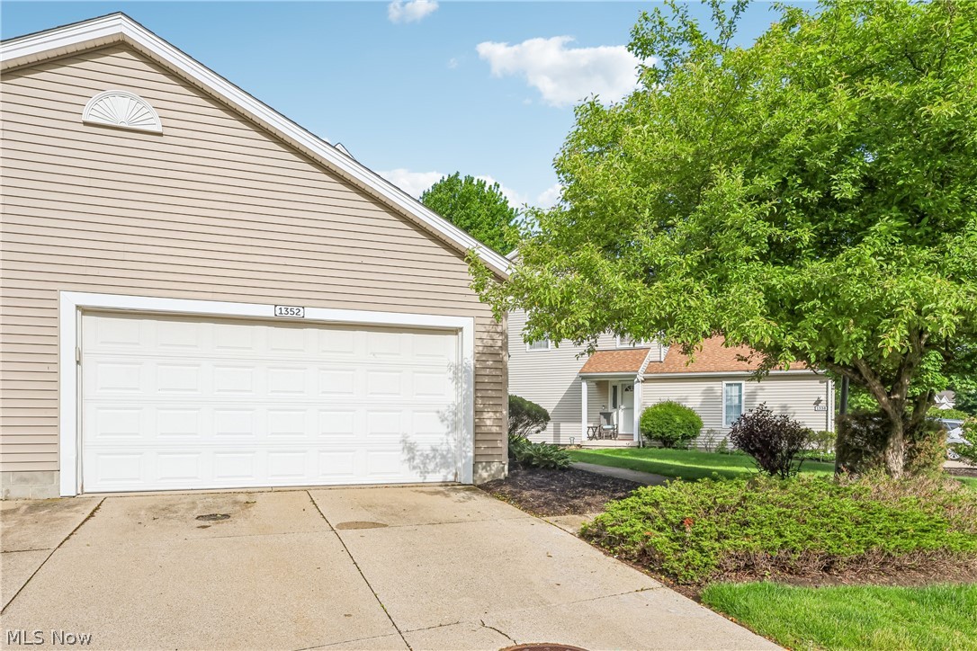 1352 Meadow Run Copley OH 44321
