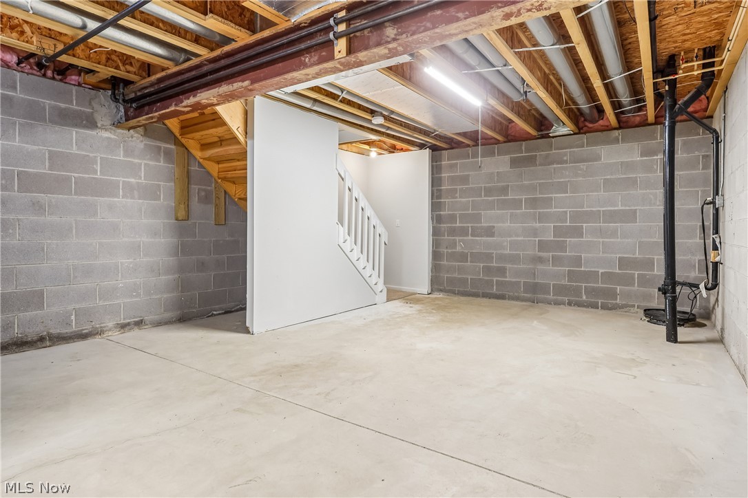 1352 Meadow Run Copley OH 44321