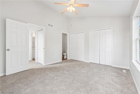 1352 Meadow Run Copley OH 44321