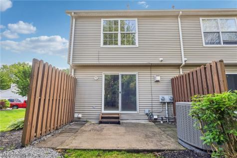 1352 Meadow Run Copley OH 44321