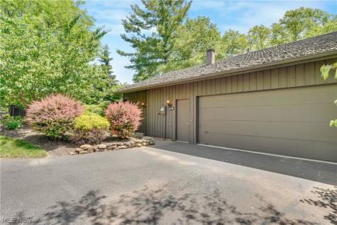 455-55 Meadowview Drive Aurora OH 44202