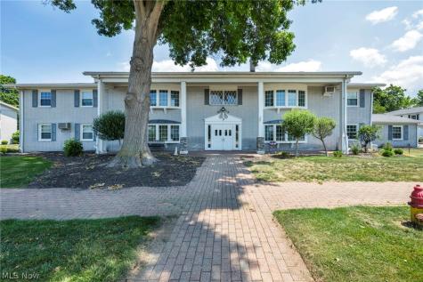 3 Meadowlawn Drive Mentor OH 44060