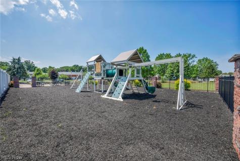 3 Meadowlawn Drive Mentor OH 44060