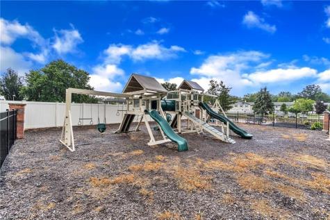 4 Meadowlawn Mentor OH 44060