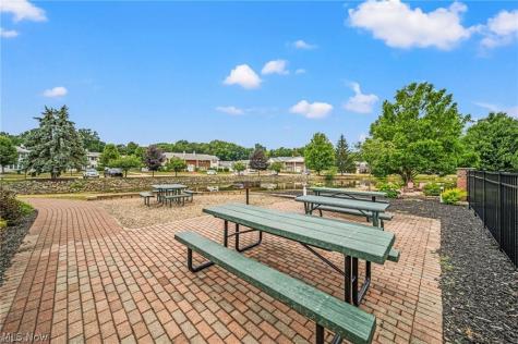 4 Meadowlawn Mentor OH 44060