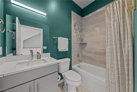 3114 Vine Court Cleveland OH 44113