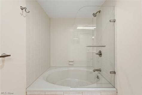 140 Fox Hollow Drive Mayfield Heights OH 44124