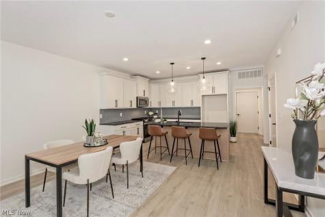 5059 Shepherds Glen Willoughby OH 44094