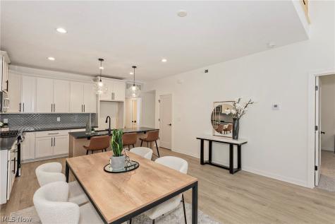 5059 Shepherds Glen Willoughby OH 44094