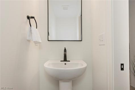 5059 Shepherds Glen Willoughby OH 44094