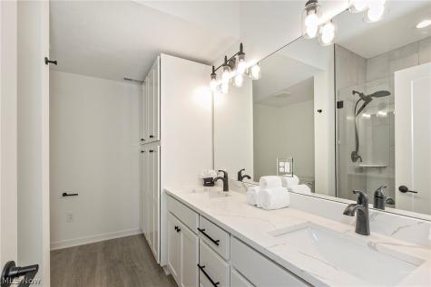5059 Shepherds Glen Willoughby OH 44094