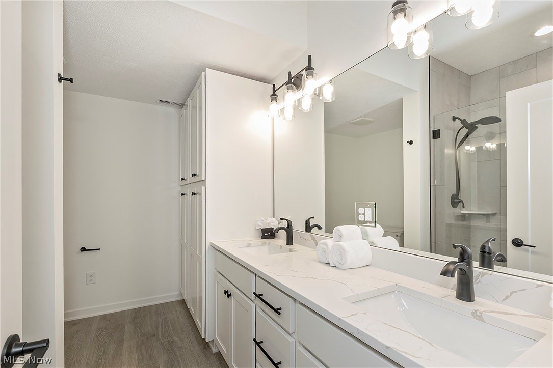 5059 Shepherds Glen Willoughby OH 44094