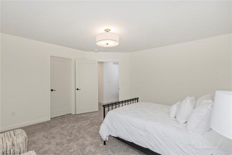 5059 Shepherds Glen Willoughby OH 44094