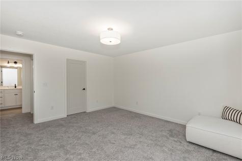 5059 Shepherds Glen Willoughby OH 44094