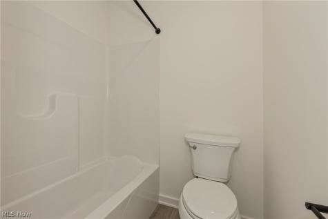 5059 Shepherds Glen Willoughby OH 44094
