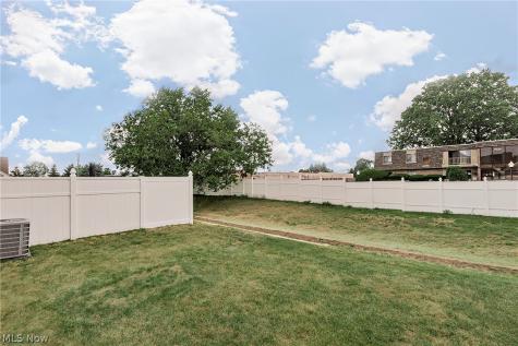 5059 Shepherds Glen Willoughby OH 44094