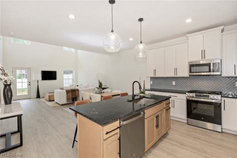 5059 Shepherds Glen Willoughby OH 44094