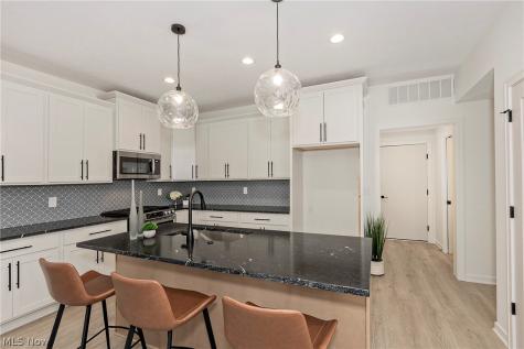 5059 Shepherds Glen Willoughby OH 44094