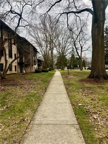 16480 W Heather Lane Middleburg Heights OH 44130