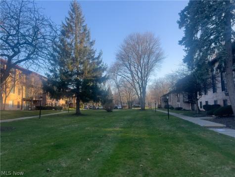 16480 W Heather Lane Middleburg Heights OH 44130