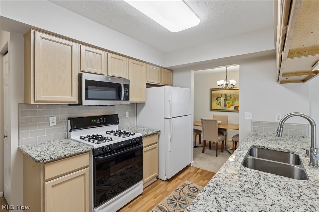 951 E Kensington Lane Streetsboro OH 44241