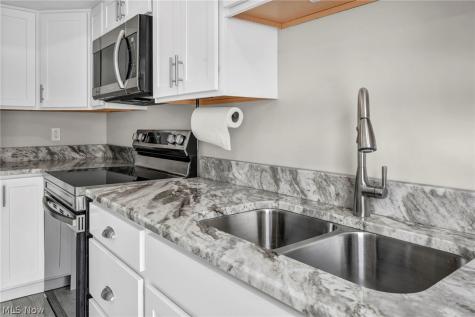 2555 Shakespeare Lane Avon OH 44011