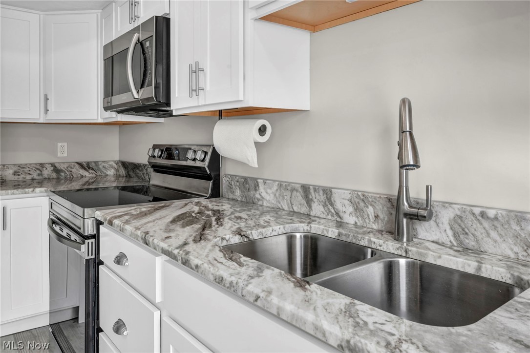 2555 Shakespeare Lane Avon OH 44011