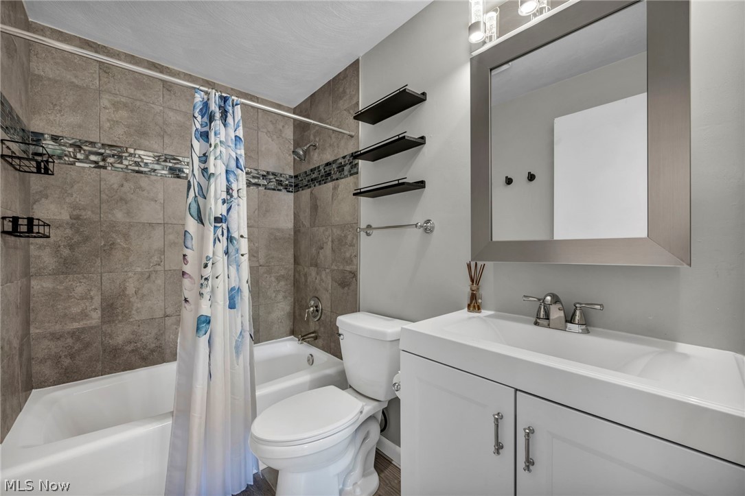 2555 Shakespeare Lane Avon OH 44011