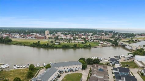 303 Arizona Avenue Lorain OH 44052