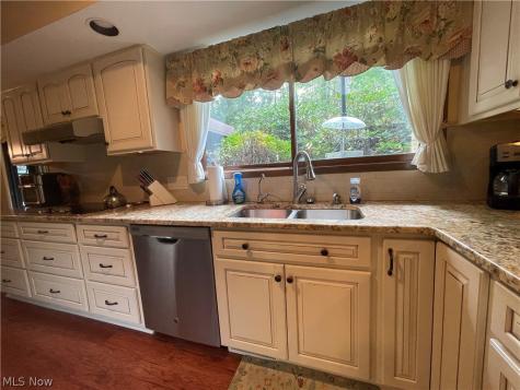 1936 Hemlock Drive Kent OH 44240