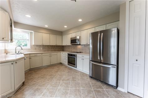 3790 Woodbury Oval Stow OH 44224