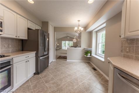 3790 Woodbury Oval Stow OH 44224