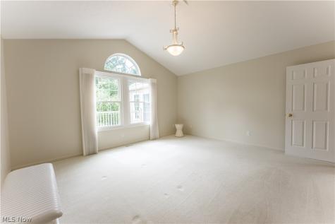 3790 Woodbury Oval Stow OH 44224
