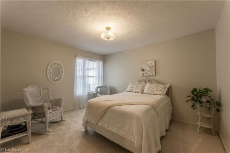 3790 Woodbury Oval Stow OH 44224