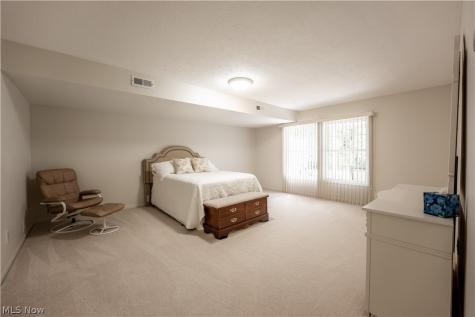 3790 Woodbury Oval Stow OH 44224