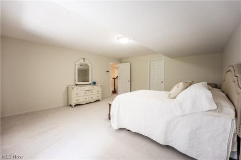 3790 Woodbury Oval Stow OH 44224