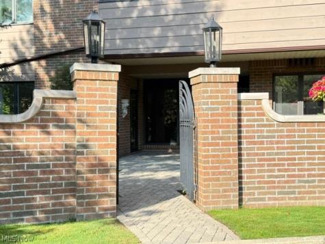5150 Three Village Drive Lyndhurst OH 44124
