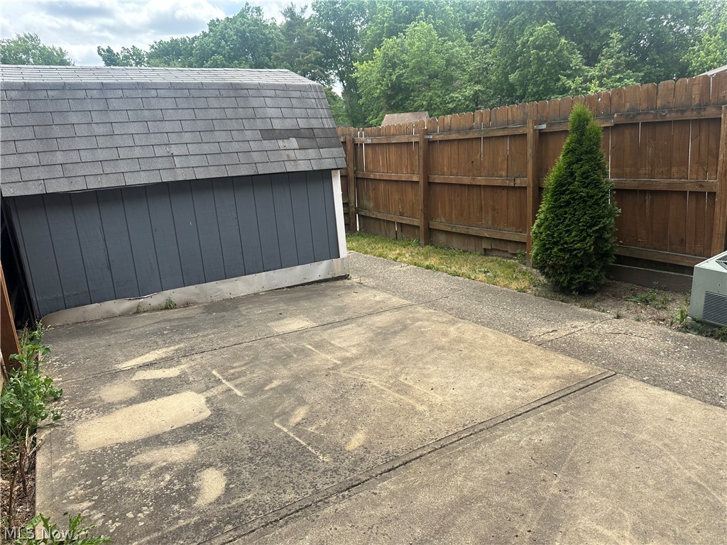 5981 Glenway Drive Brook Park OH 44142