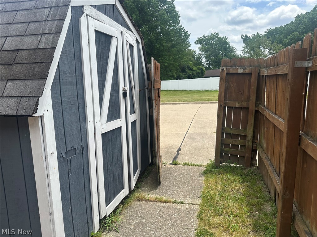 5981 Glenway Drive Brook Park OH 44142