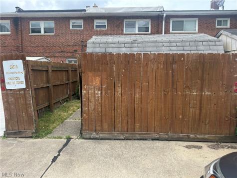 5981 Glenway Drive Brook Park OH 44142