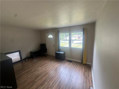 5981 Glenway Drive Brook Park OH 44142