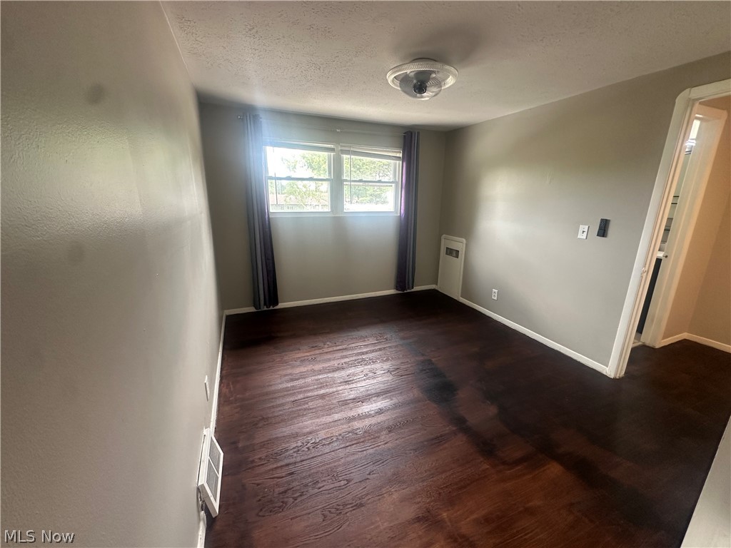 5981 Glenway Drive Brook Park OH 44142