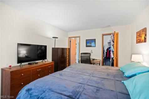 2002 Stoney Run Circle Broadview Heights OH 44147