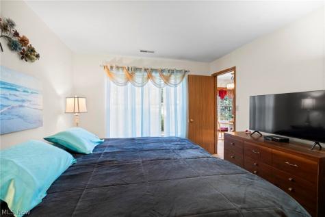 2002 Stoney Run Circle Broadview Heights OH 44147
