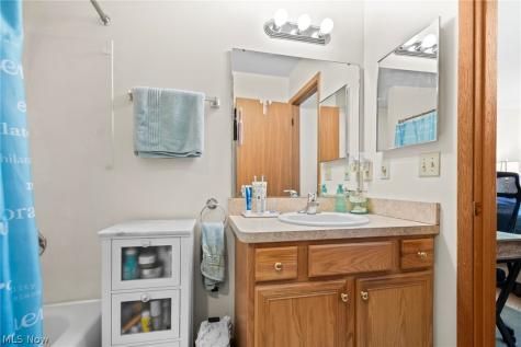 2002 Stoney Run Circle Broadview Heights OH 44147