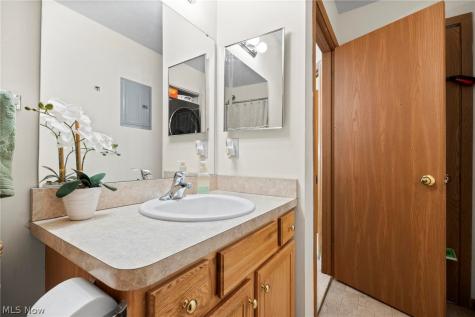 2002 Stoney Run Circle Broadview Heights OH 44147
