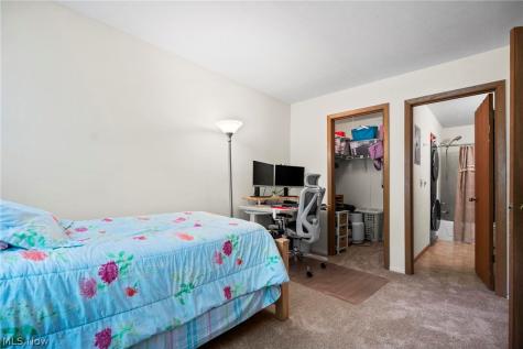 2002 Stoney Run Circle Broadview Heights OH 44147