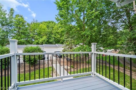 2002 Stoney Run Circle Broadview Heights OH 44147